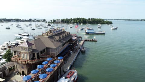 Put-in-Bay Waterfront Condo #103 Haus in South Bass Island
