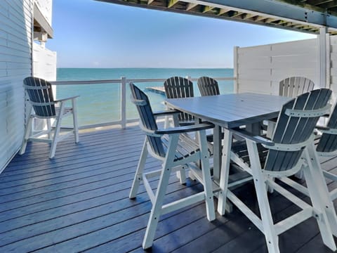 Put-In-Bay Waterfront Condo #108 House in South Bass Island