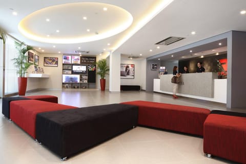 Staff, Lobby or reception, Seating area, Area and facilities