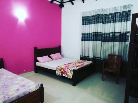 Ahasna Family Villa Bed and Breakfast in Negombo