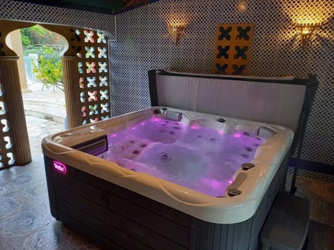 Hot Tub, Spa and wellness centre/facilities