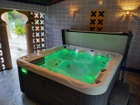 Hot Tub, Spa and wellness centre/facilities