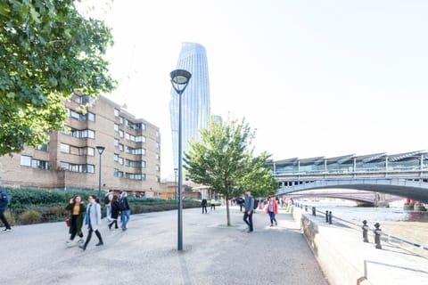 Tate Modern River View Condo in London Borough of Southwark