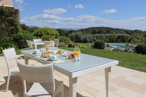 Swimming pool, Breakfast