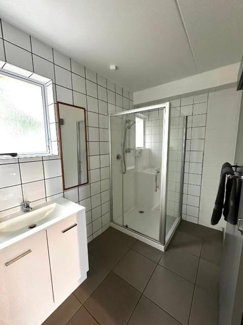 Shower, Bathroom, towels