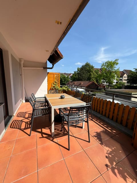 View (from property/room), Balcony/Terrace, Dining area