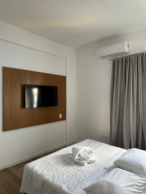 Bed, TV and multimedia, Photo of the whole room, Bedroom, air conditioner