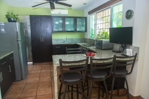 TV and multimedia, Kitchen or kitchenette, Dining area