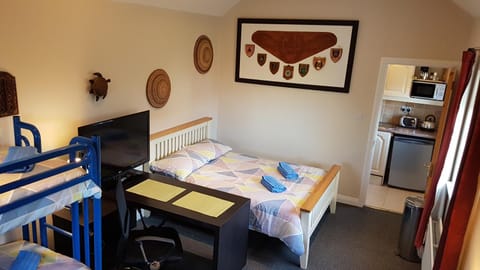 Bed, Photo of the whole room, Dining area, Bedroom