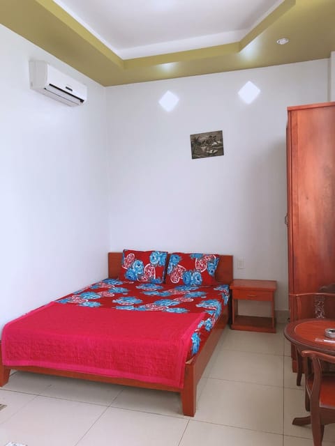 Bed, Photo of the whole room, Bedroom, wardrobe, air conditioner