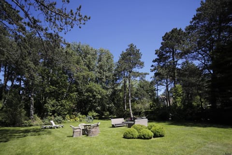 Property building, Garden, Garden view