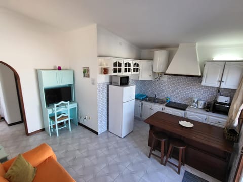 Kitchen or kitchenette, Dining area, minibar, pet friendly, stove