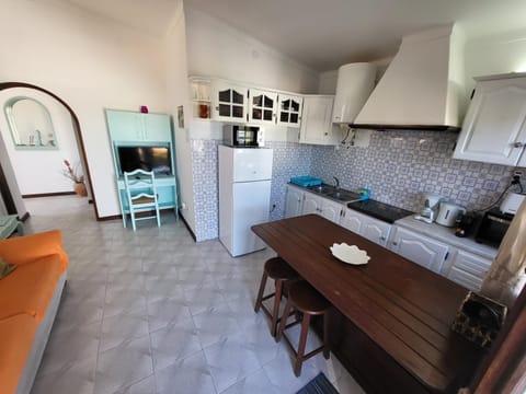 Kitchen or kitchenette, Living room, Dining area, minibar, pet friendly, stove, toaster