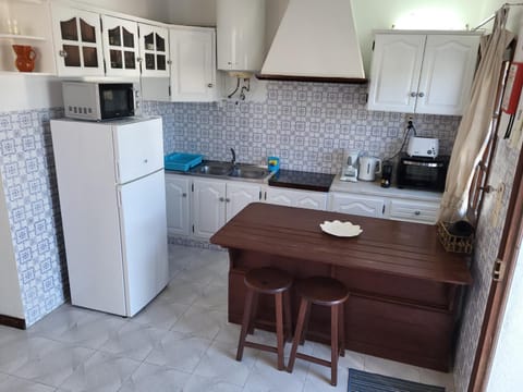 Kitchen or kitchenette, Dining area, minibar, pet friendly, stove, toaster