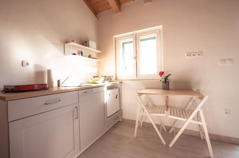 Small stone house Luka Apartment in Zadar
