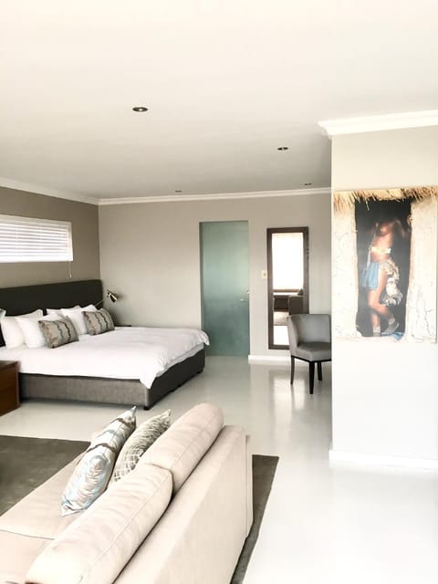 Grand Blue D Bed and Breakfast in Cape Town