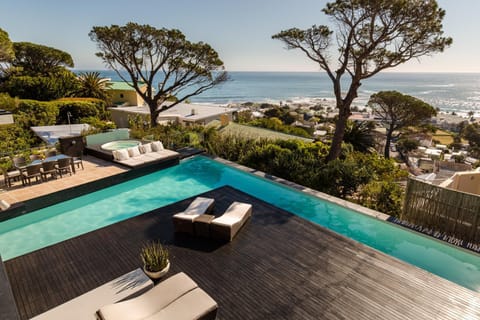 Pool view, Sea view