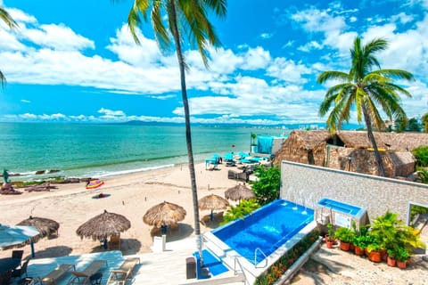 Pool view, Sea view