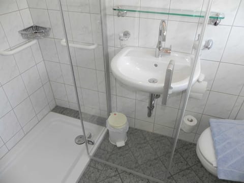 Bathroom, Photo of the whole room