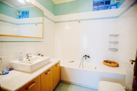 Bathroom, Photo of the whole room