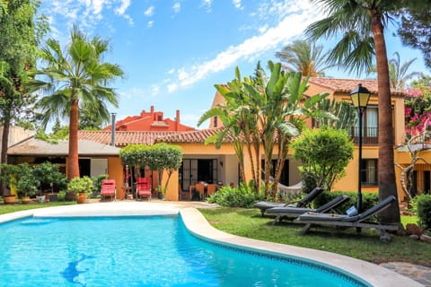 Property building, Swimming pool, Swimming pool