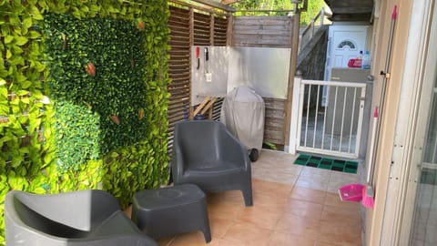 Patio, BBQ facilities