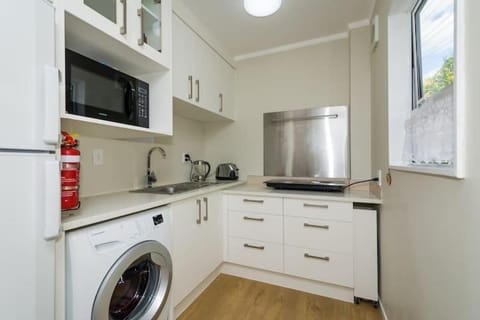 Kitchen or kitchenette, minibar, pet friendly, stove, toaster, washing machine