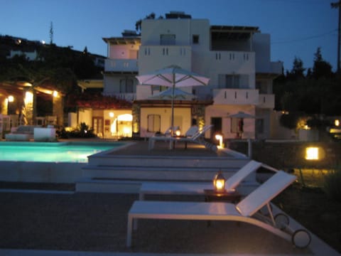 Roses Beach Hotel in Paros