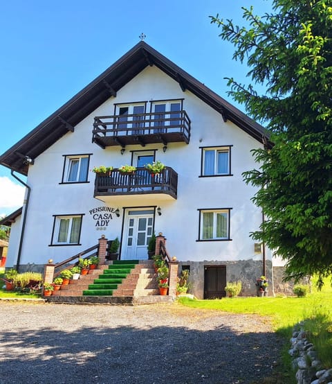 Pensiunea Casa Ady Bran Bed and Breakfast in Brașov County