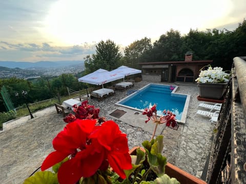 Day, Natural landscape, Mountain view, Pool view, Swimming pool, sunbed