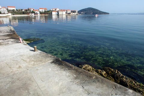 Seaside apartments with a swimming pool Kali, Ugljan - 14116 Condo in Zadar County
