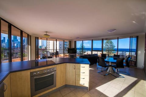 Warringa Surf Holiday Apartments Aparthotel in Surfers Paradise