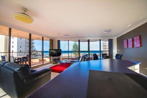 Warringa Surf Holiday Apartments Apartment hotel in Surfers Paradise