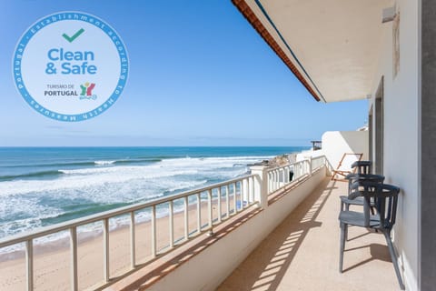 Blue Buddha Beach Rooms & Suites Bed and Breakfast in Ericeira