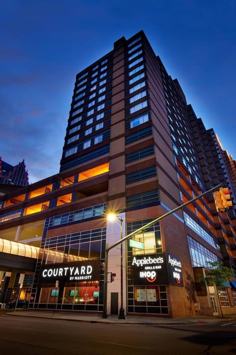 Courtyard by Marriott Detroit Downtown Hotel in Windsor