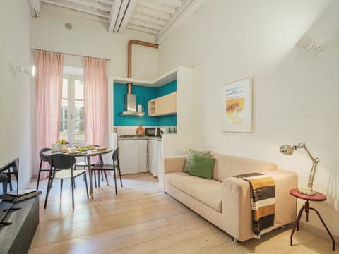 Kitchen or kitchenette, Living room, Seating area, Dining area, kitchen