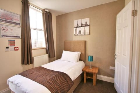 Central Studios Gloucester Place by Roomsbooked Hotel in Cheltenham