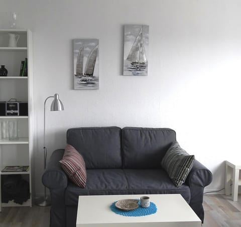 Bed, Living room