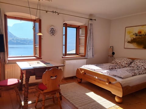 View (from property/room), Dining area, Lake view, Landmark view, Mountain view