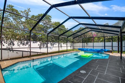 Tampa Bay Pool Home with Heated Pool Maison in Riverview
