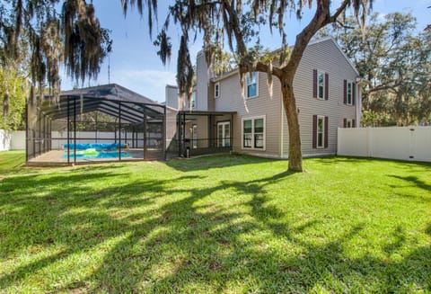 Tampa Bay Pool Home with Heated Pool House in Riverview