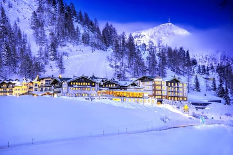 Property building, Night, Neighbourhood, Winter, Skiing, Skiing