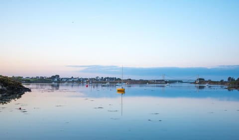 Nearby landmark, Natural landscape, Fishing, Fishing, Beach, Beach, Windsurfing, Windsurfing, Canoeing, Canoeing, Hiking, Hiking, Diving, Diving