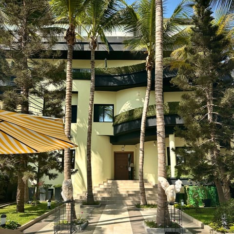 THE PALMS Luxury Boutique Hotel Bed and Breakfast in Dakar