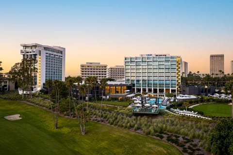 VEA Newport Beach, a Marriott Resort & Spa Hotel in Corona Del Mar