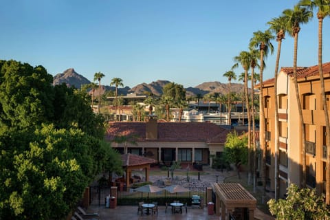 Sonesta Select Phoenix Camelback Hotel in Phoenix