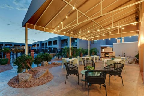 Sonesta Select Scottsdale at Mayo Clinic Campus Hotel in Scottsdale