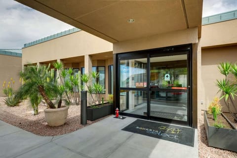 Sonesta Select Scottsdale at Mayo Clinic Campus Hotel in Scottsdale