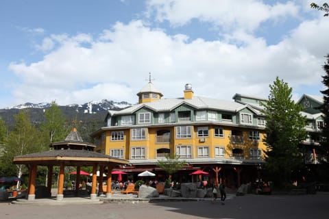 Town Plaza Suites Casa in Whistler