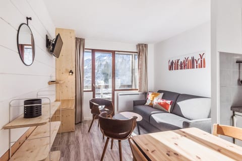 Bed, Living room, Dining area